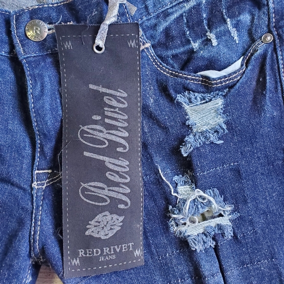 NWT! Red Rivet Distressed Jeans - Picture 7 of 9